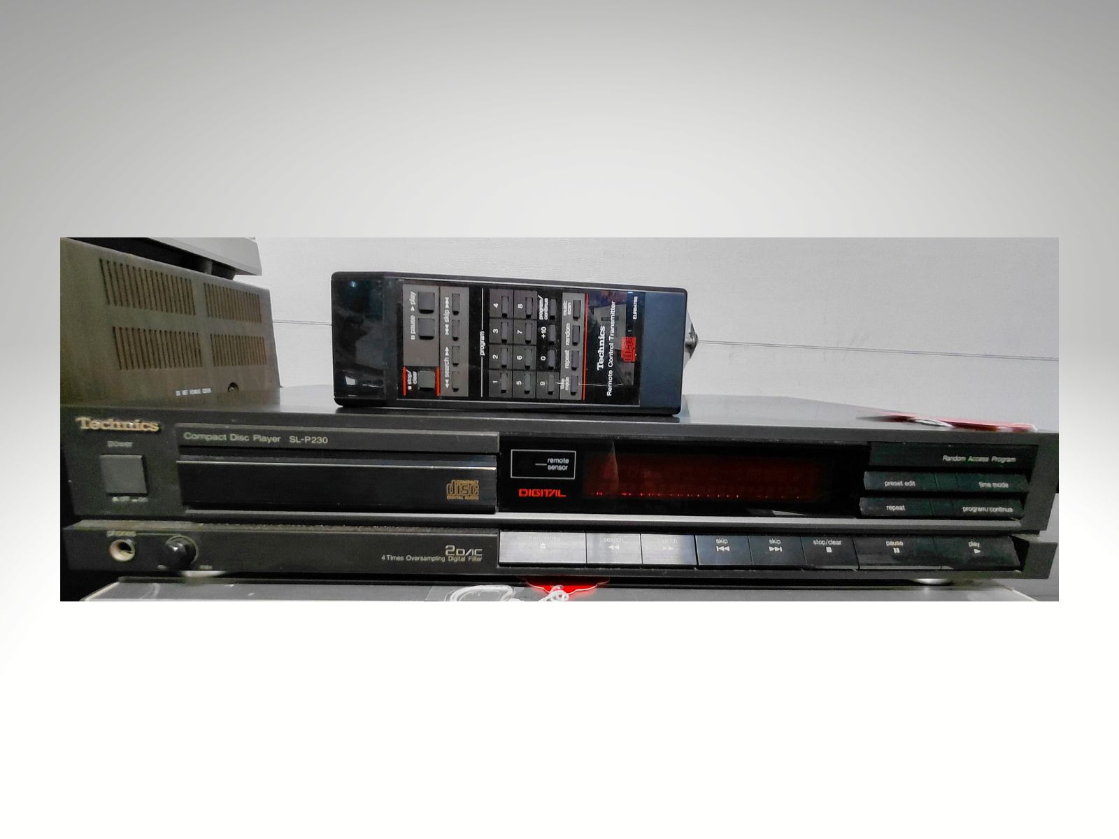 Technics SL-P230 CD player front view with display and controls visible<br />
